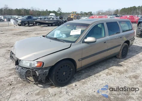 2001 Volvo V70 2.4T z USA, uszkodzony, nr VIN YV1SW58D612033421